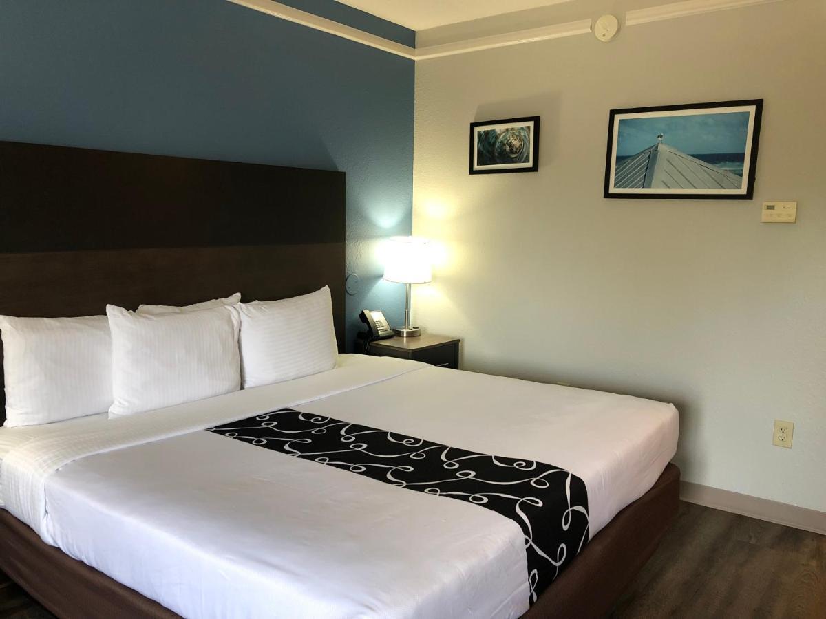 Deluxe King Room Bath Tub Mobility or Hearing Accessible Non-Smoking,1078776496:JPEG