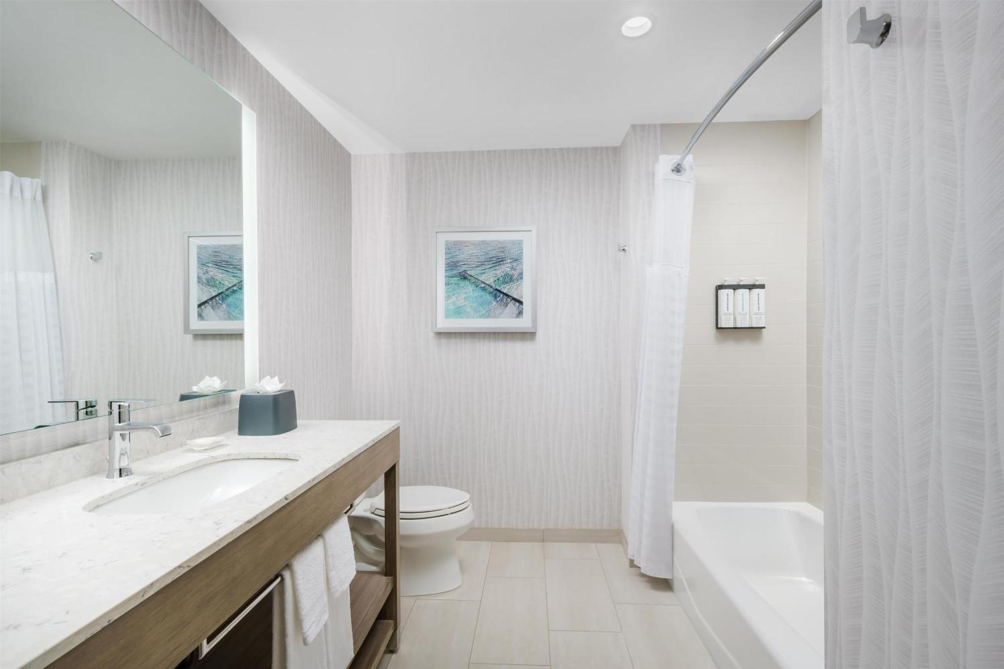 Specialty Queen Room Two Queen Beds Kitchenette Balcony Gulf View,1683005312:JPEG