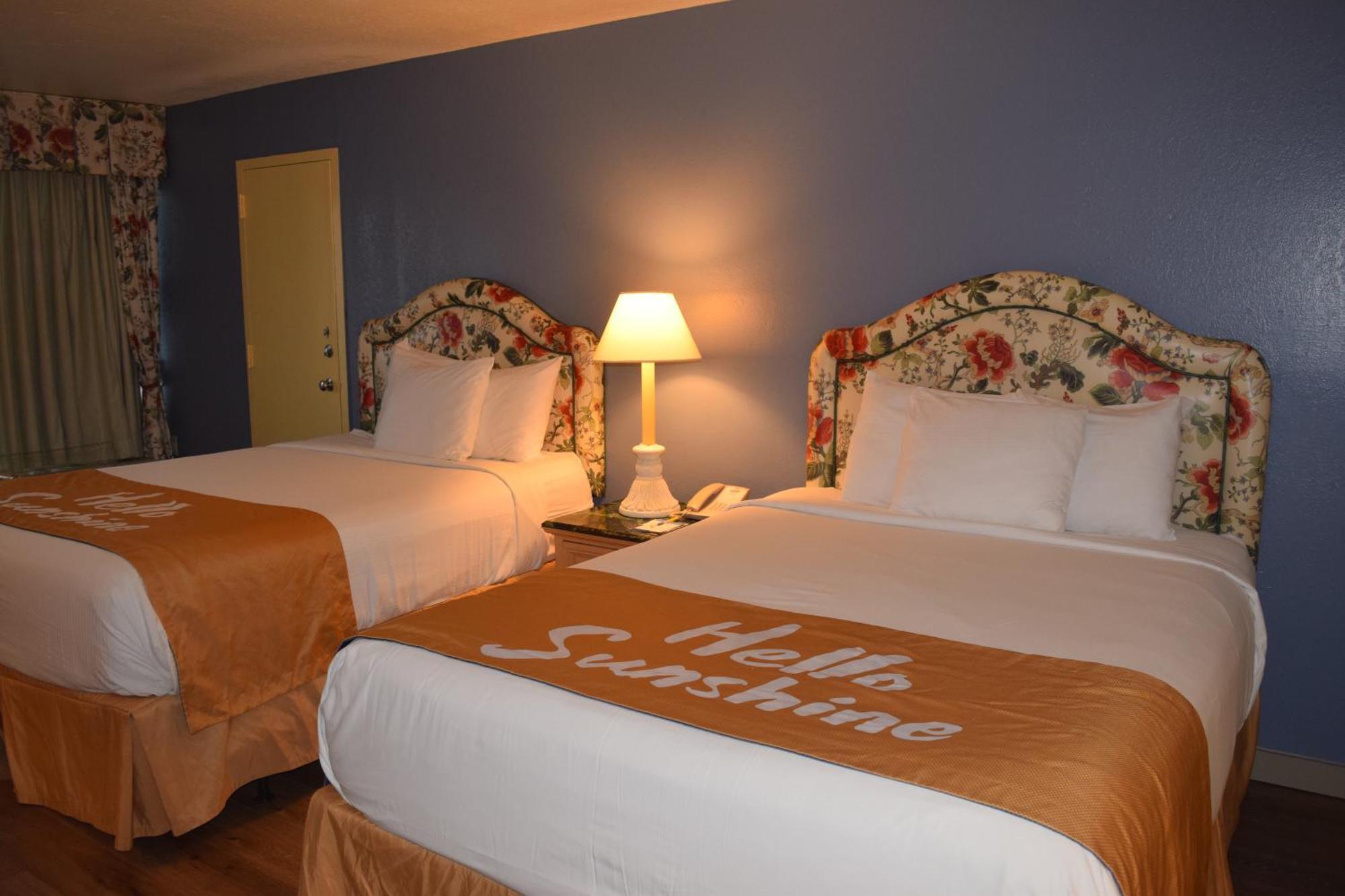 Queen Room Two Queen Beds Beach View Non-Smoking