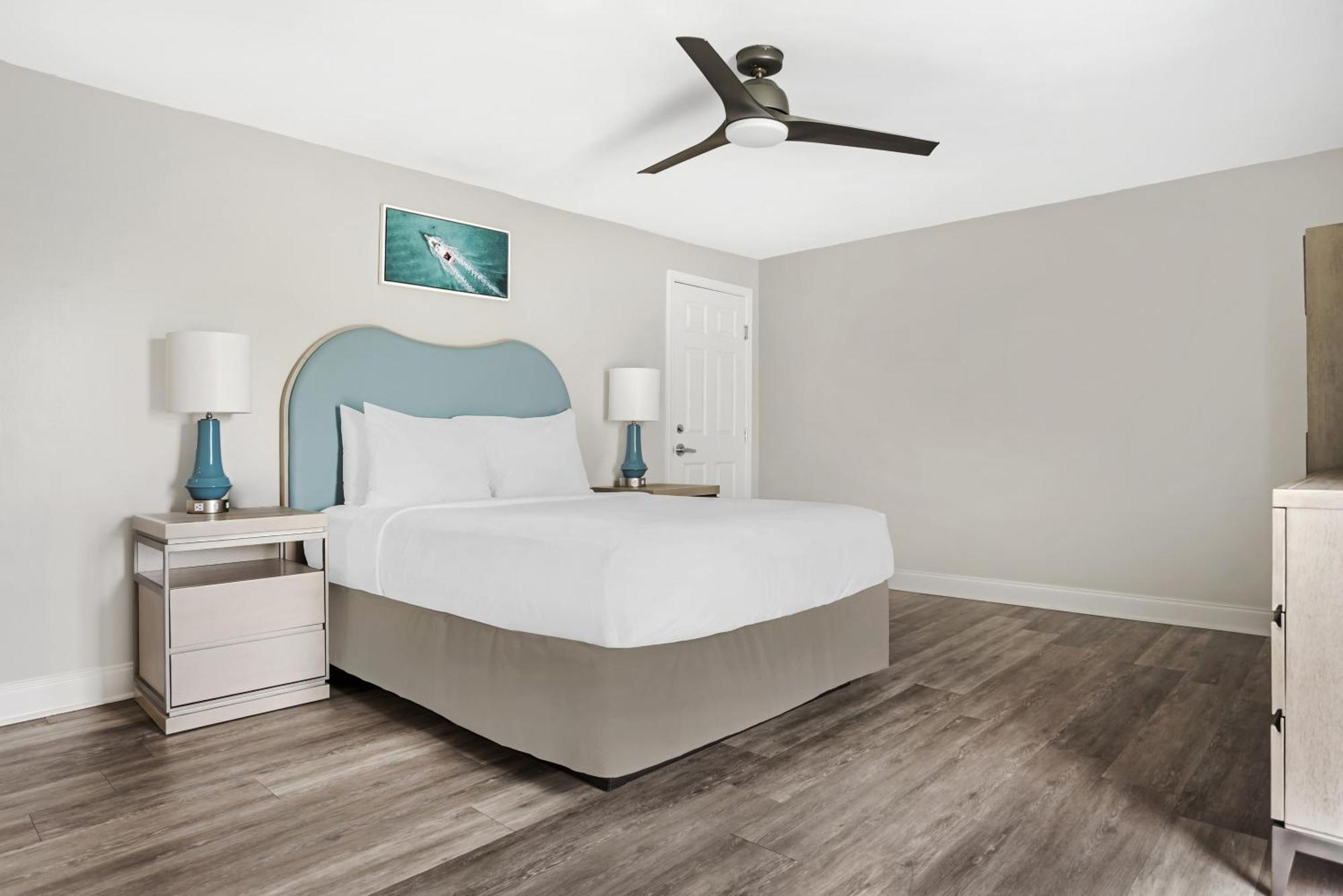 Studio Queen Bed Golf View