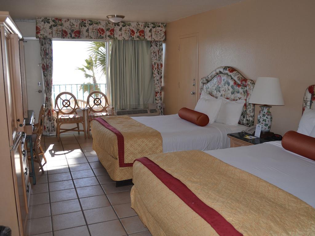 Family Suite Two Queen Beds Sofa Bed Non-Smoking,798908880:JPEG
